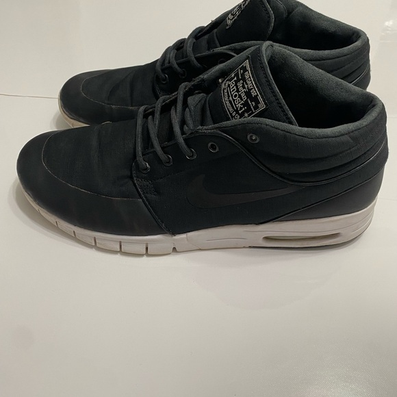 Nike Black and White Men's Sneakers - Picture 2 of 3